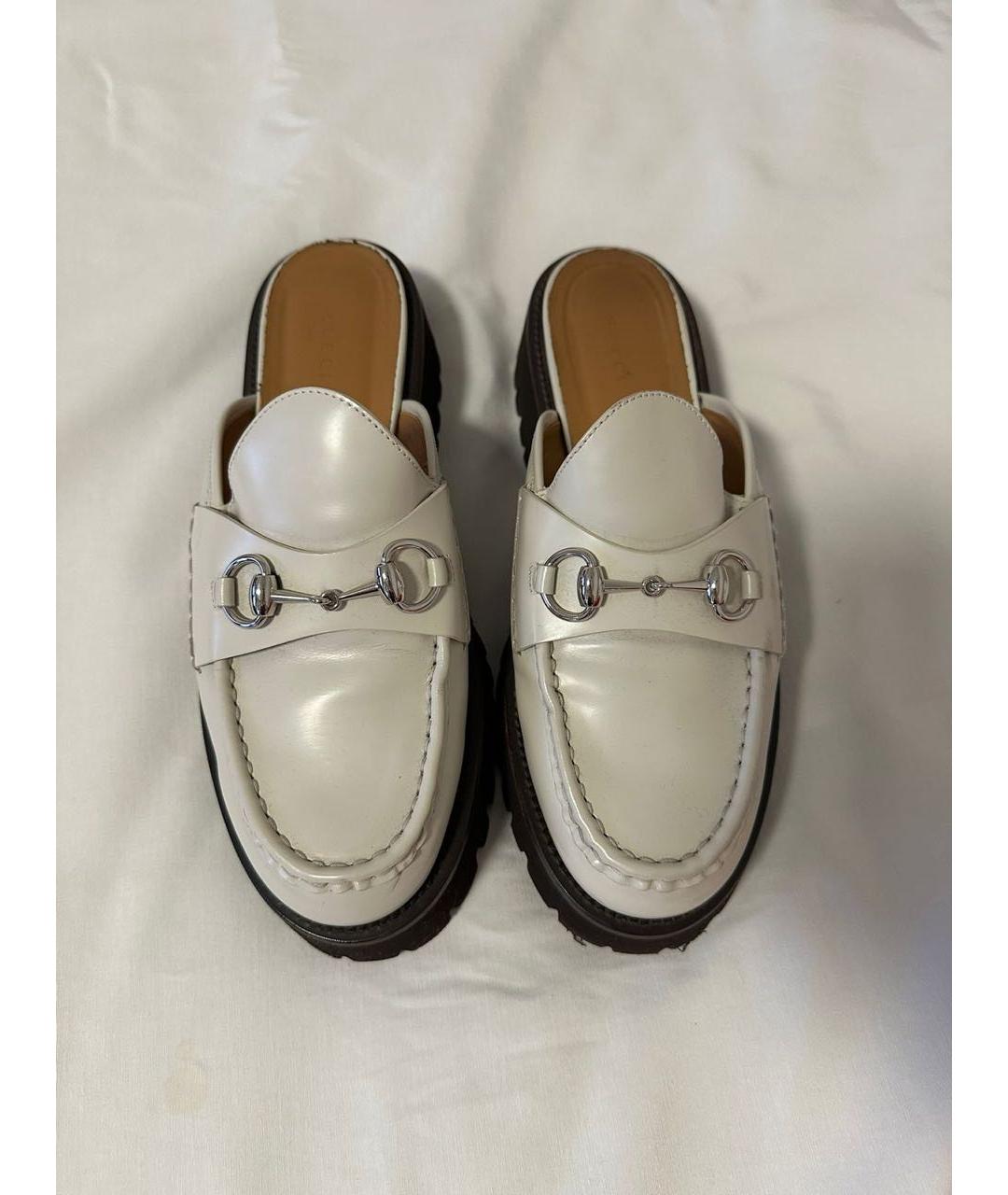 GUCCI Белые мюли из лакированной кожи, фото 2