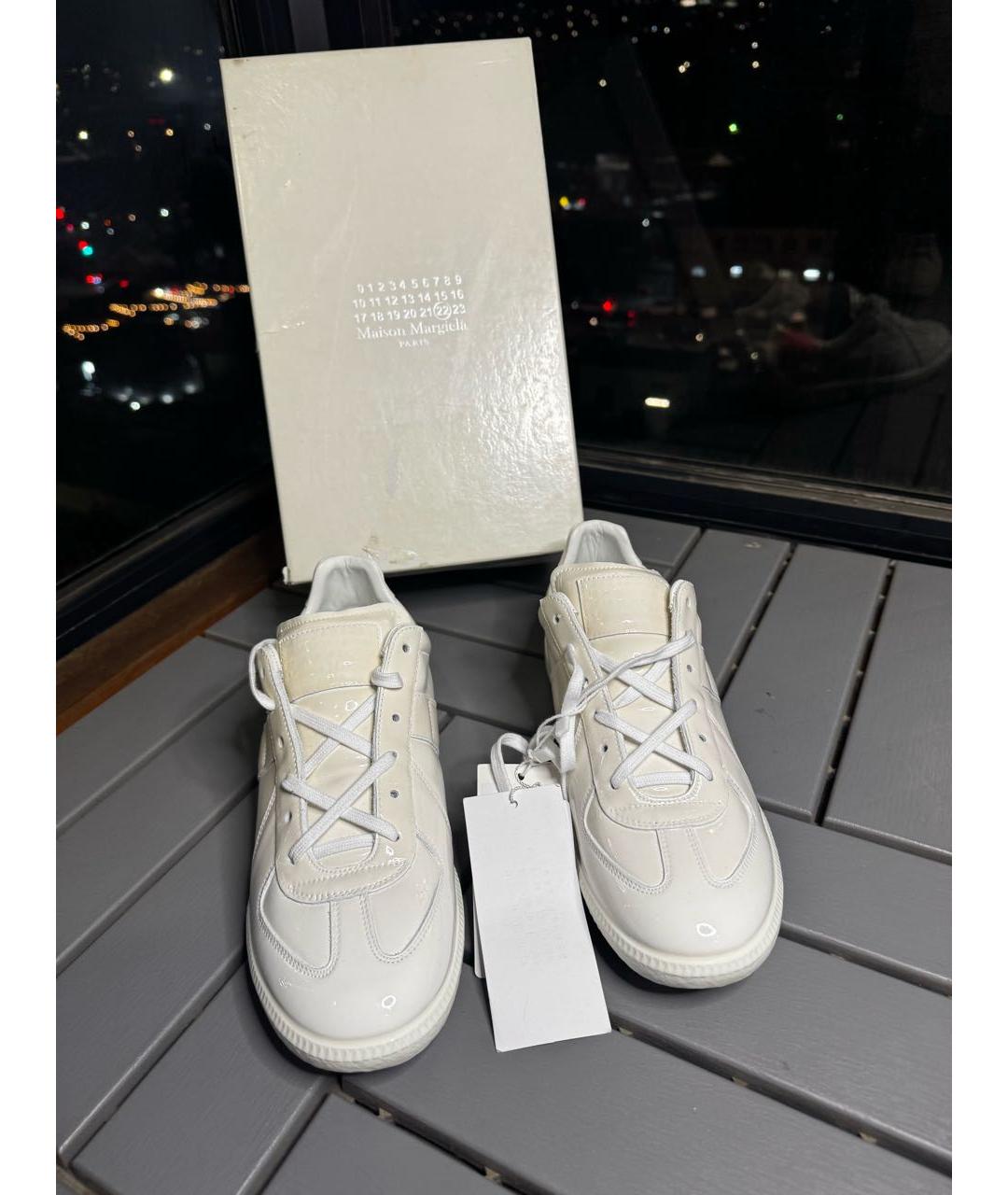 MAISON MARGIELA Белые кеды из лакированной кожи, фото 8