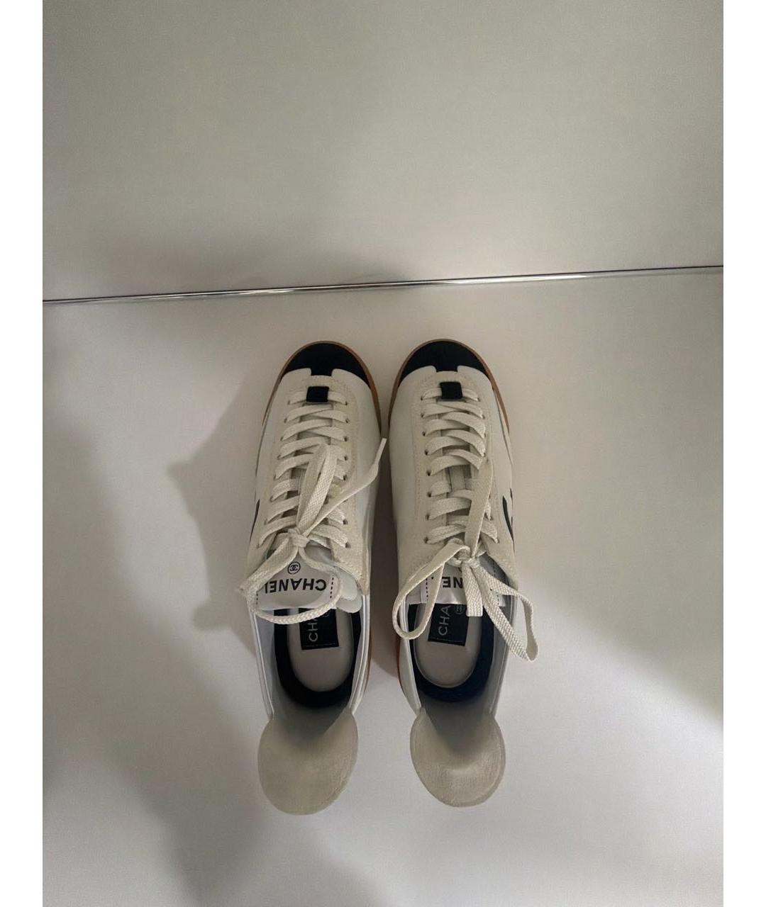 CHANEL Белые кожаные кроссовки, фото 2