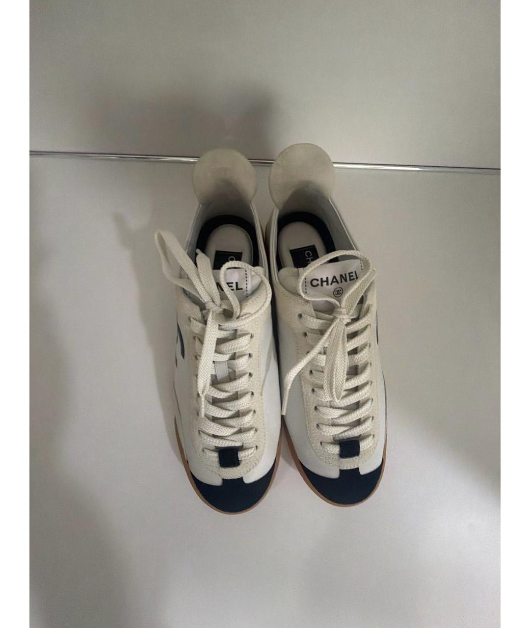 CHANEL Белые кожаные кроссовки, фото 3