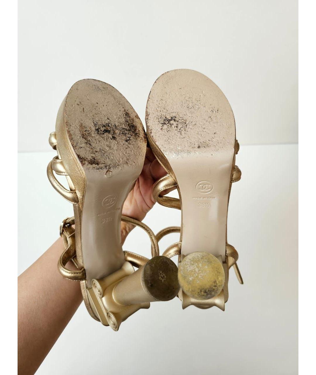 CHANEL Золотые кожаные босоножки, фото 6