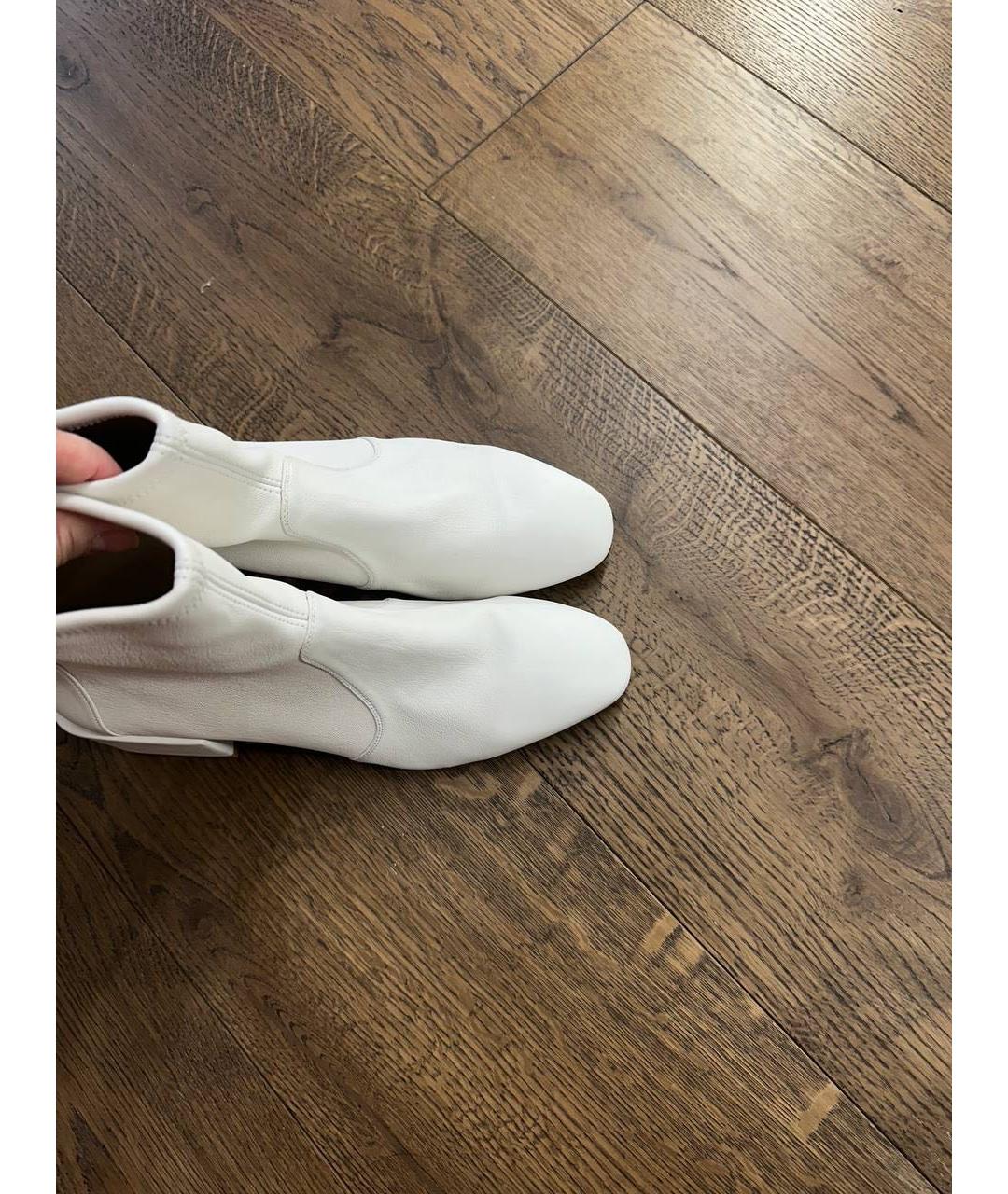 STUART WEITZMAN Белые кожаные ботильоны, фото 2