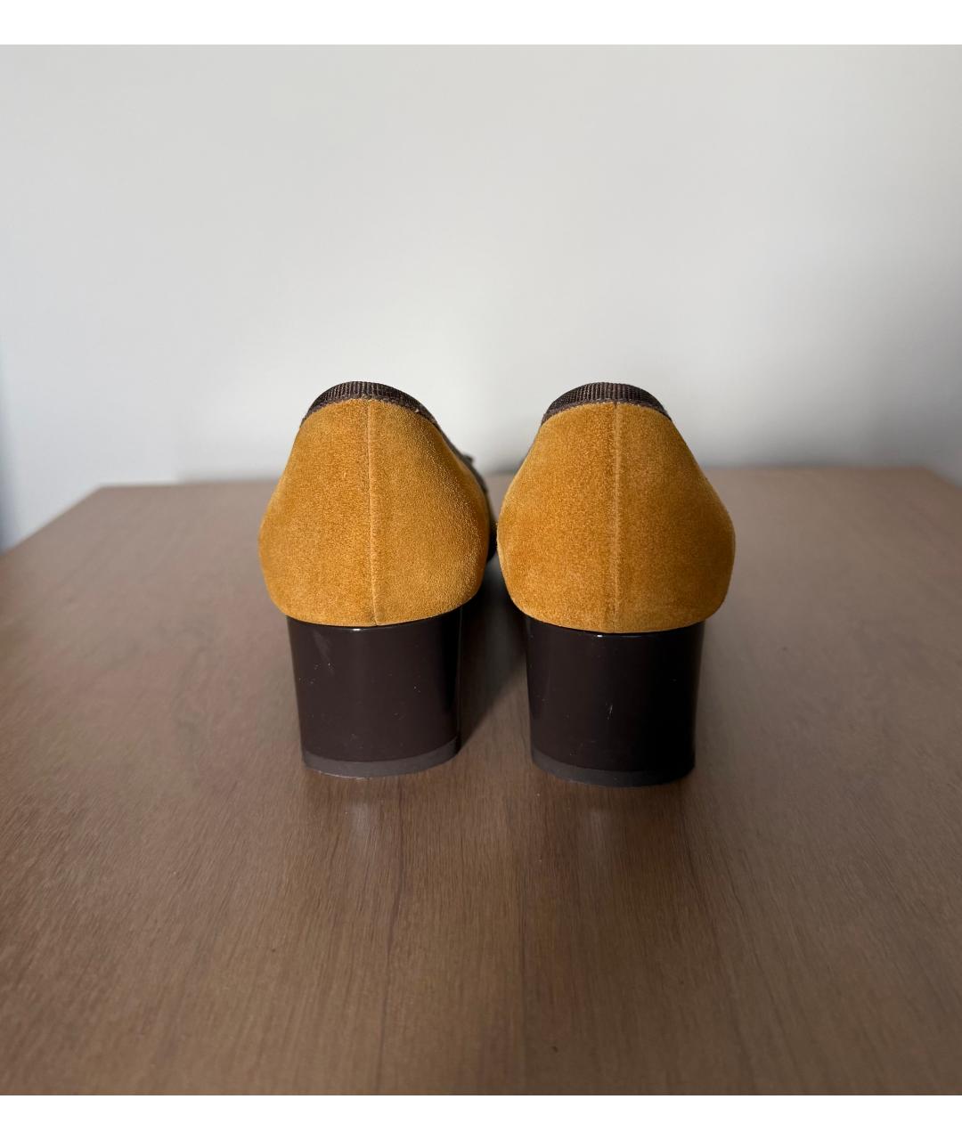 FERRAGAMO Желтые замшевые лодочки на низком каблуке, фото 4