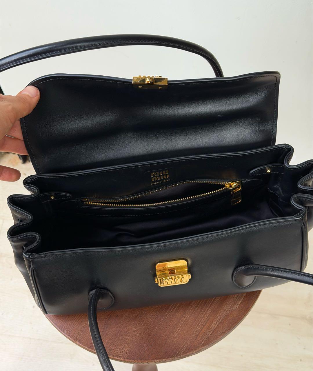 MIU MIU Черная кожаная сумка через плечо, фото 5