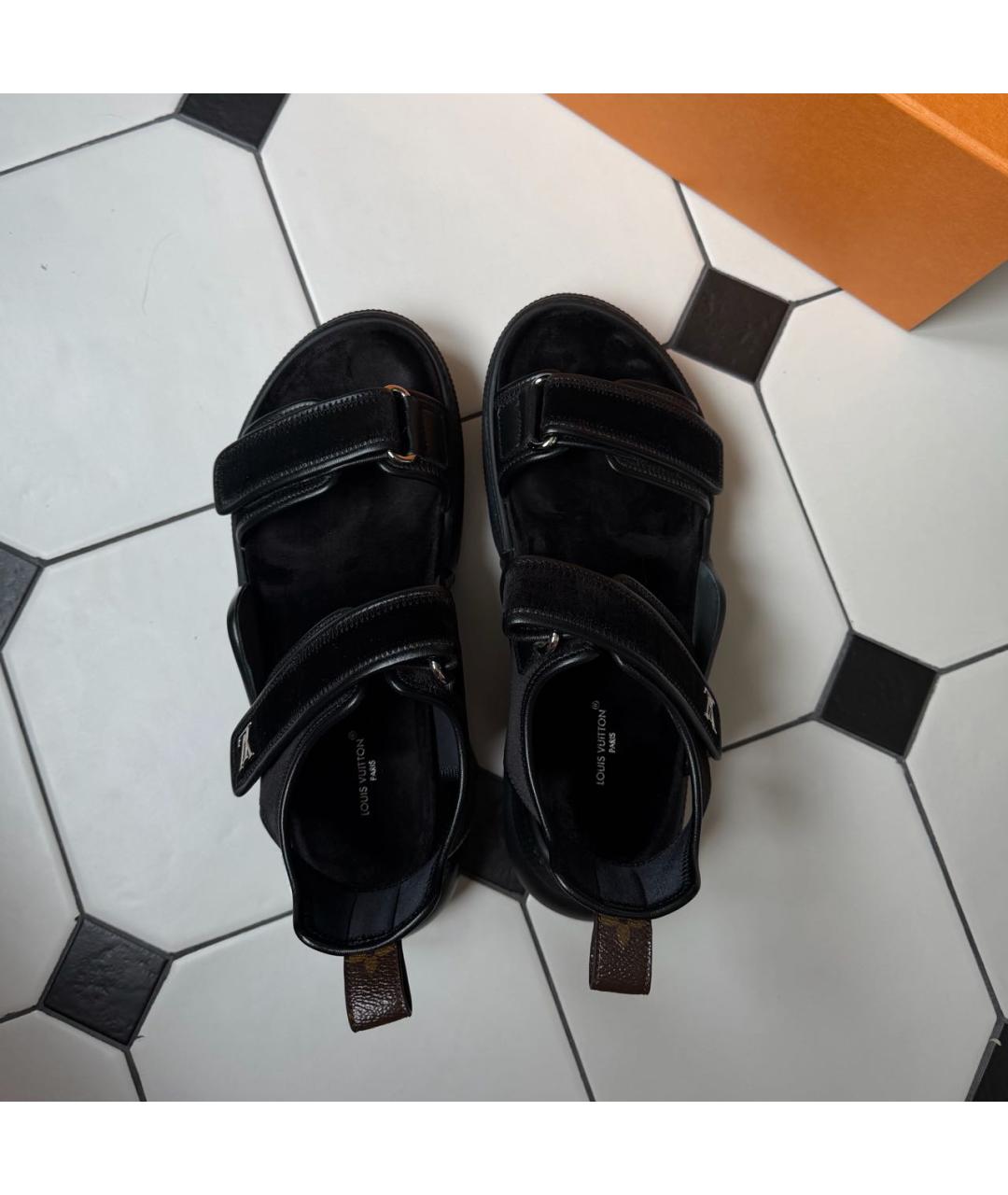 LOUIS VUITTON Черные бархатные сандалии, фото 3