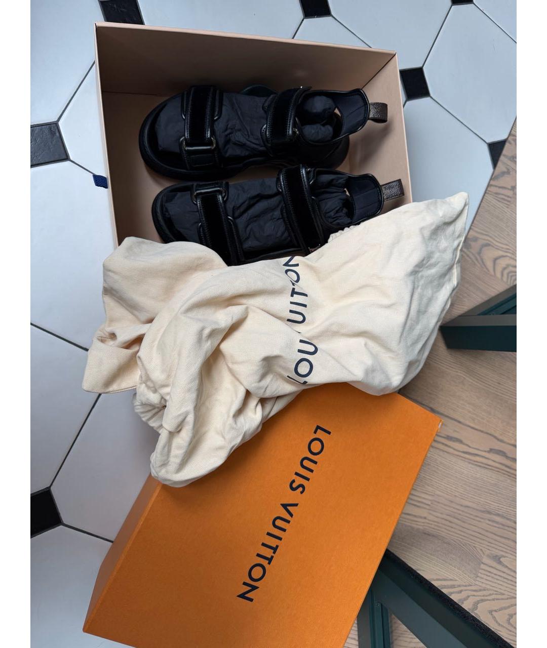 LOUIS VUITTON Черные бархатные сандалии, фото 6