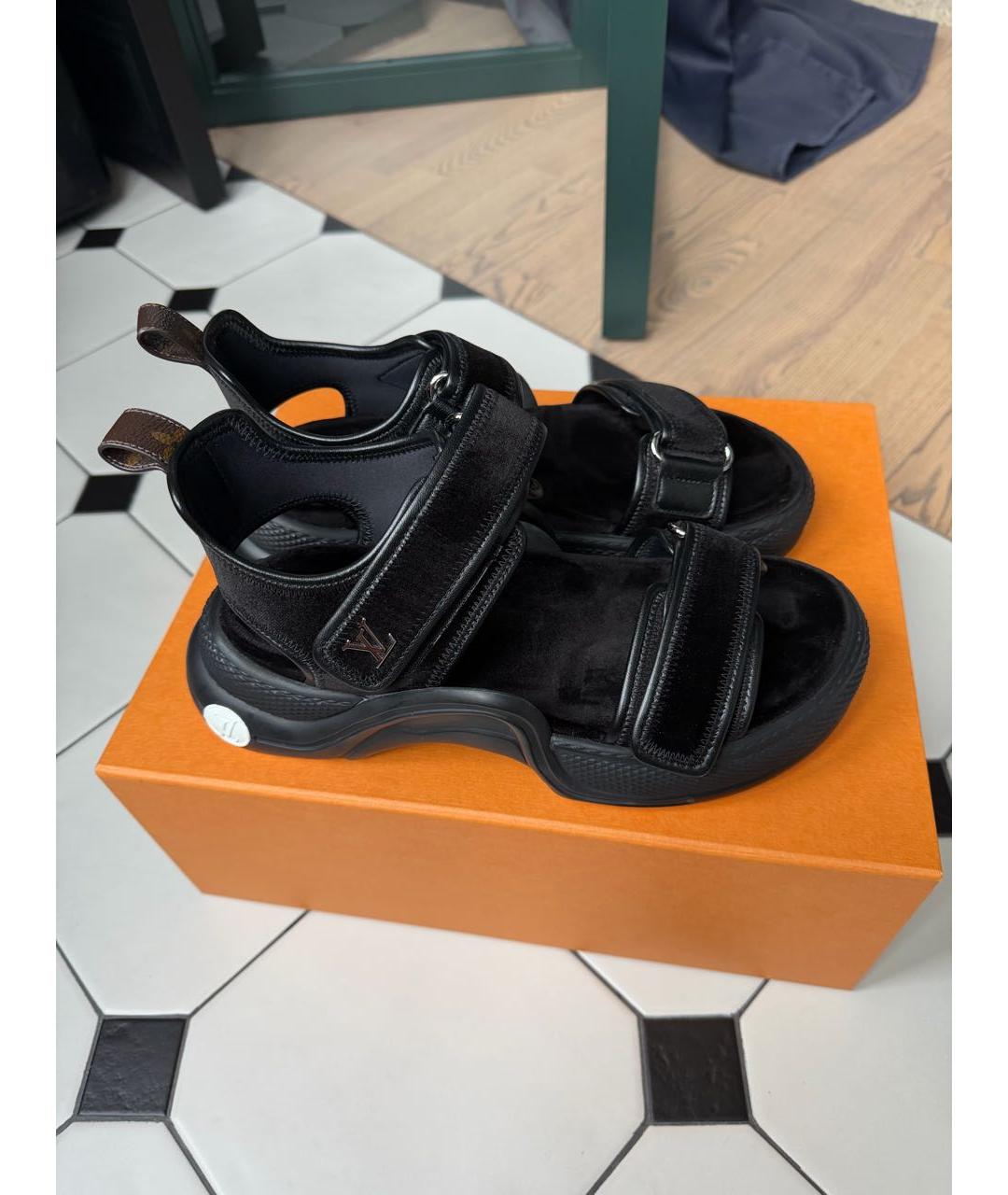 LOUIS VUITTON Черные бархатные сандалии, фото 5