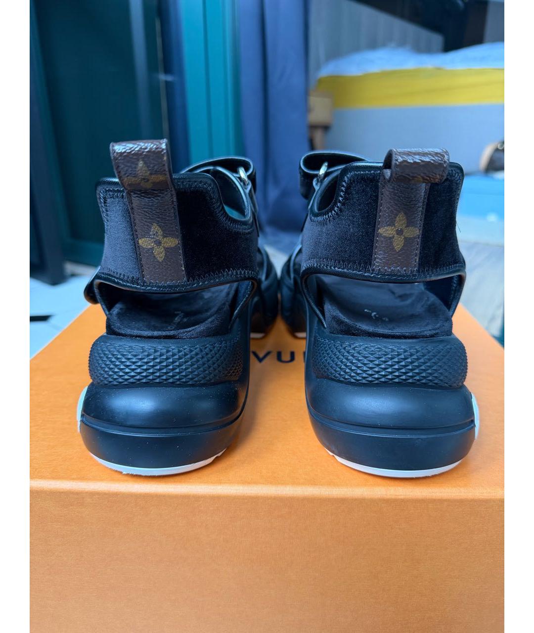 LOUIS VUITTON Черные бархатные сандалии, фото 4