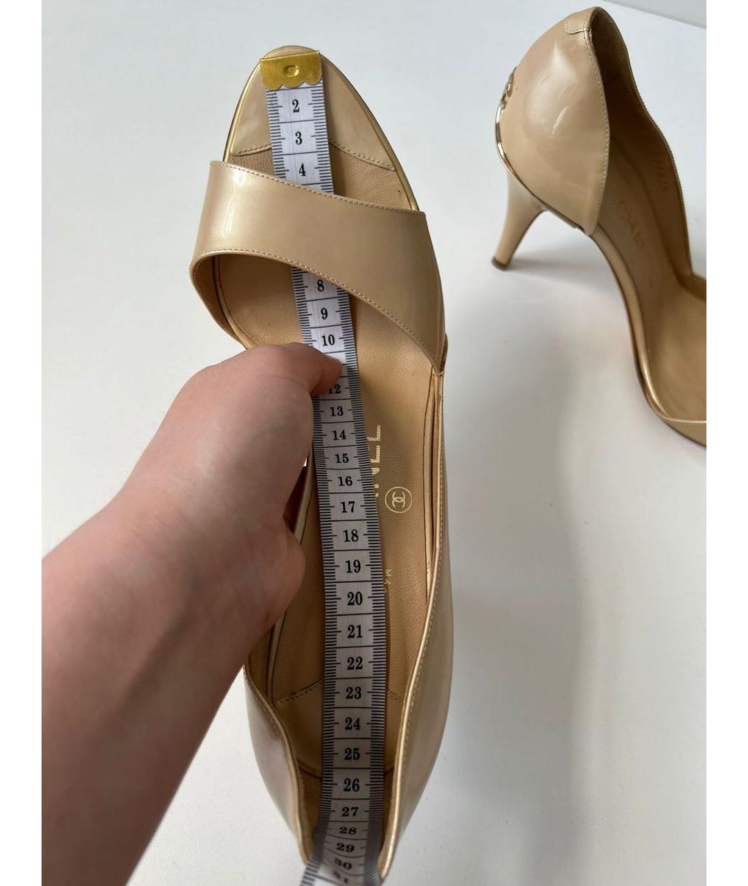 CHANEL Золотые кожаные туфли, фото 6
