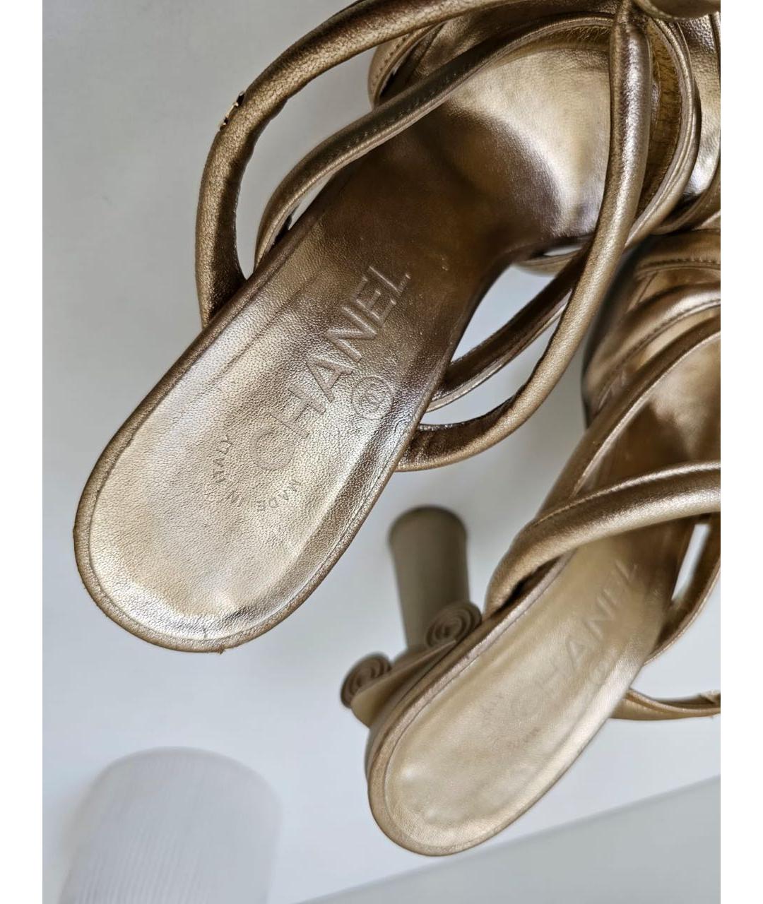 CHANEL Золотые кожаные туфли, фото 3