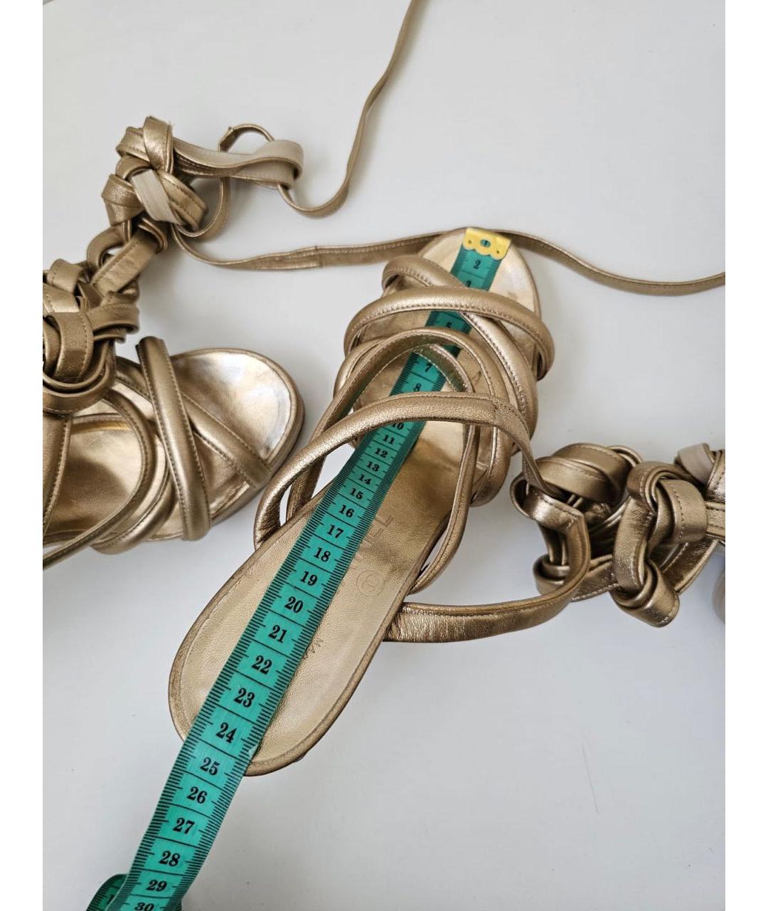 CHANEL Золотые кожаные туфли, фото 5