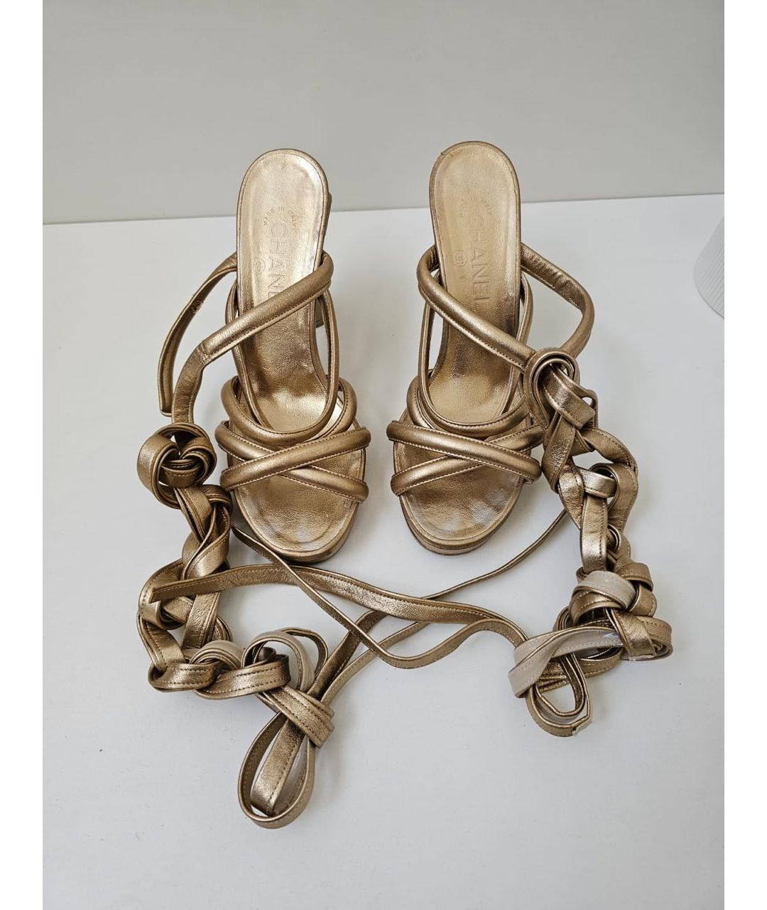 CHANEL Золотые кожаные туфли, фото 2