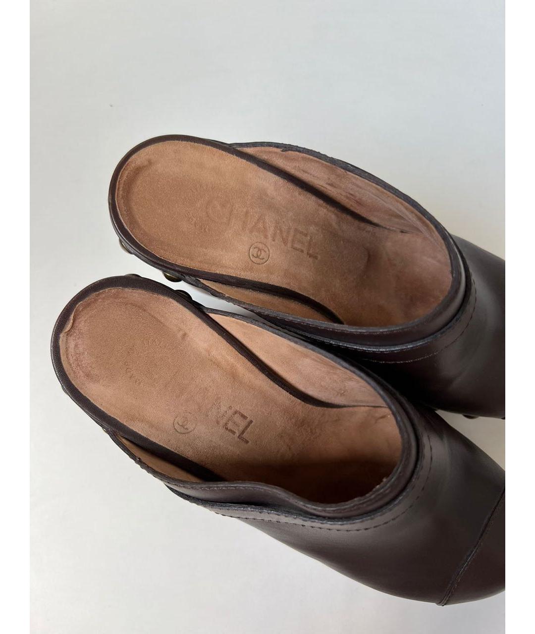 CHANEL Коричневые кожаные мюли, фото 3