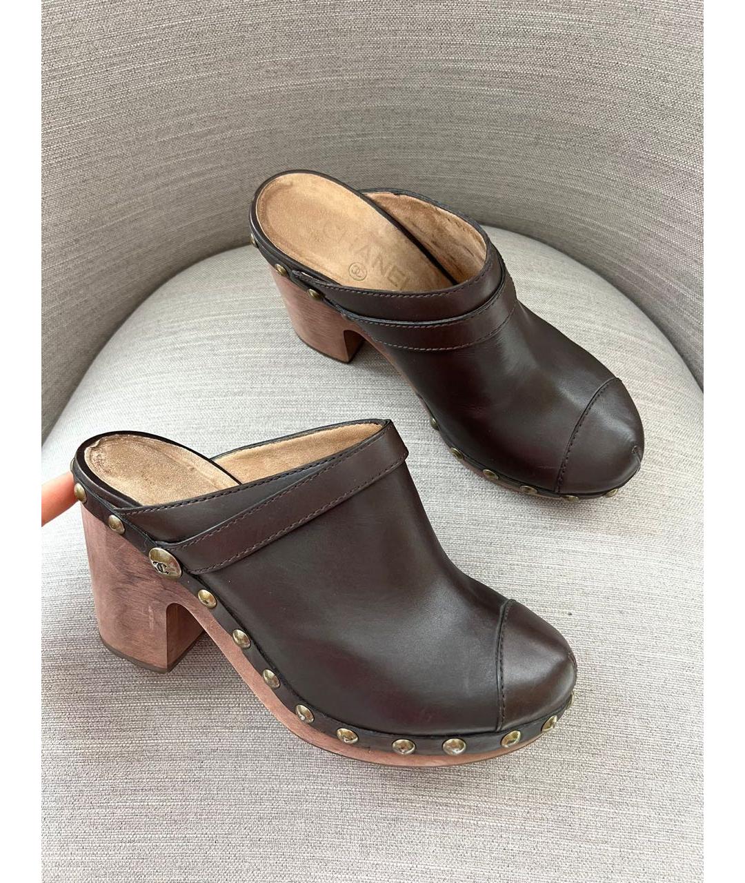 CHANEL Коричневые кожаные мюли, фото 8