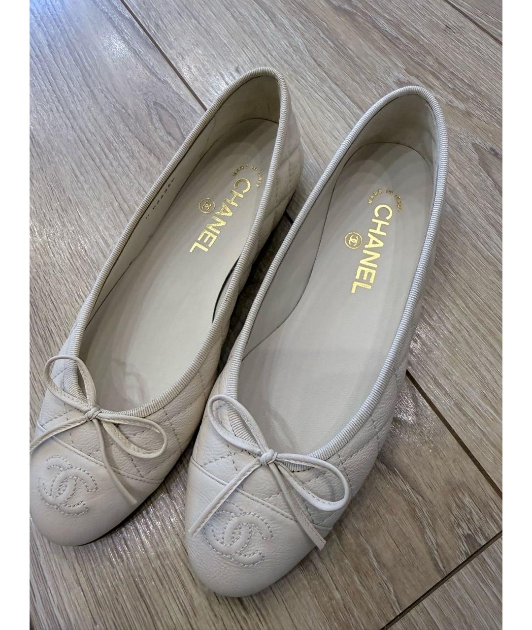 CHANEL Белые кожаные балетки, фото 3