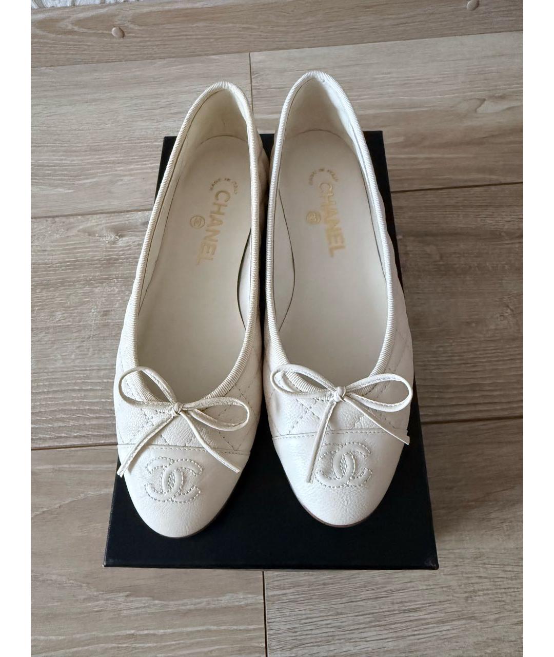 CHANEL Белые кожаные балетки, фото 2