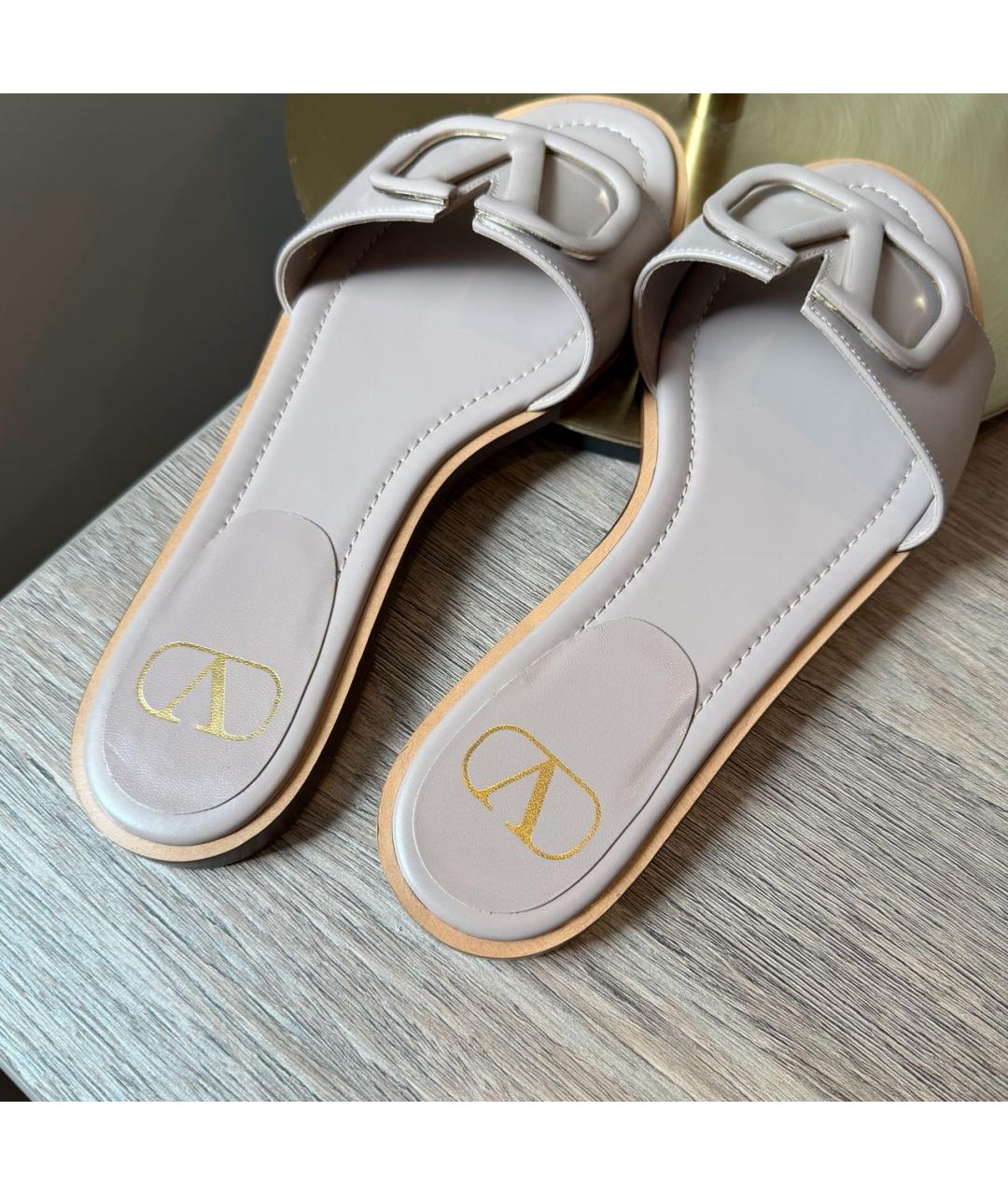 VALENTINO Бежевые кожаные шлепанцы, фото 4