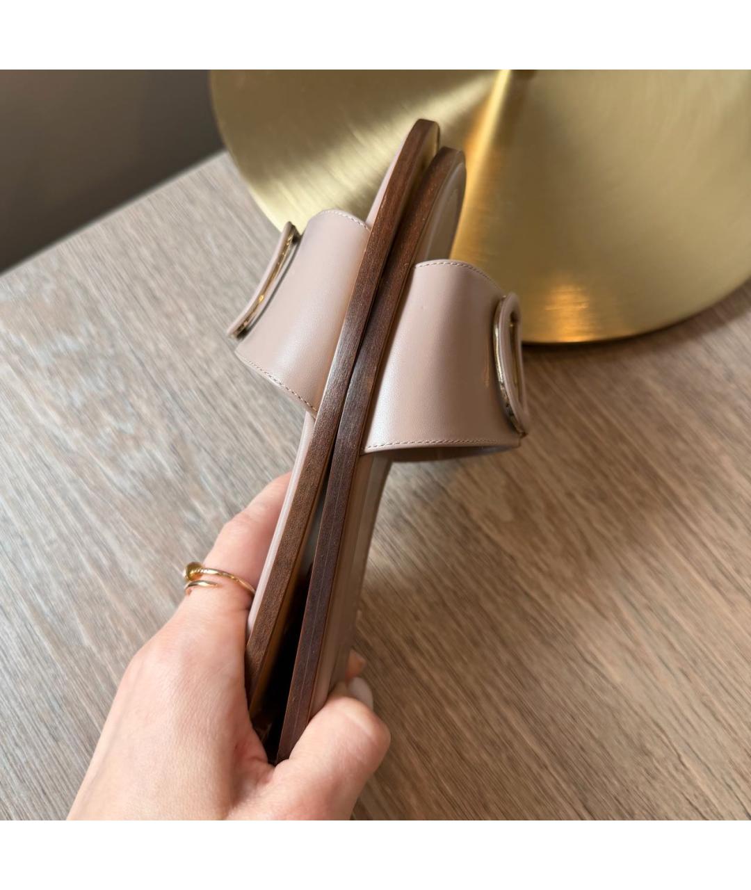 VALENTINO Бежевые кожаные шлепанцы, фото 6