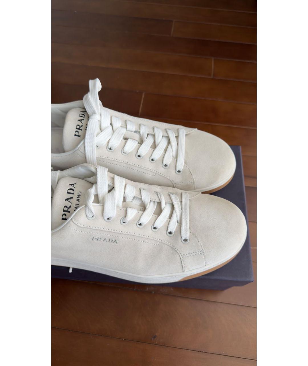 PRADA Бежевые замшевые низкие кроссовки / кеды, фото 3