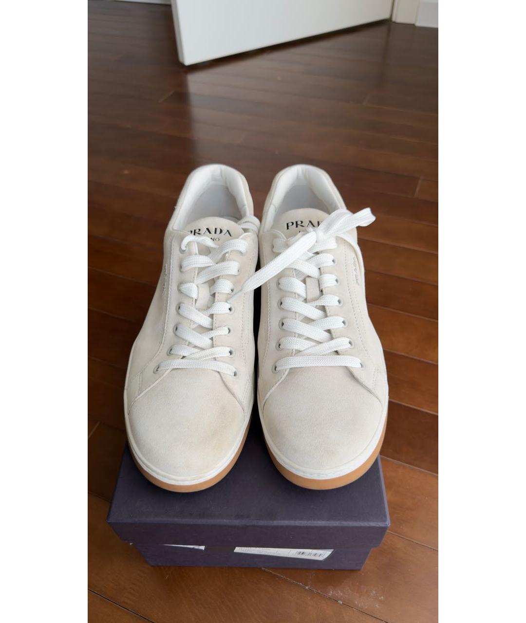 PRADA Бежевые замшевые низкие кроссовки / кеды, фото 2