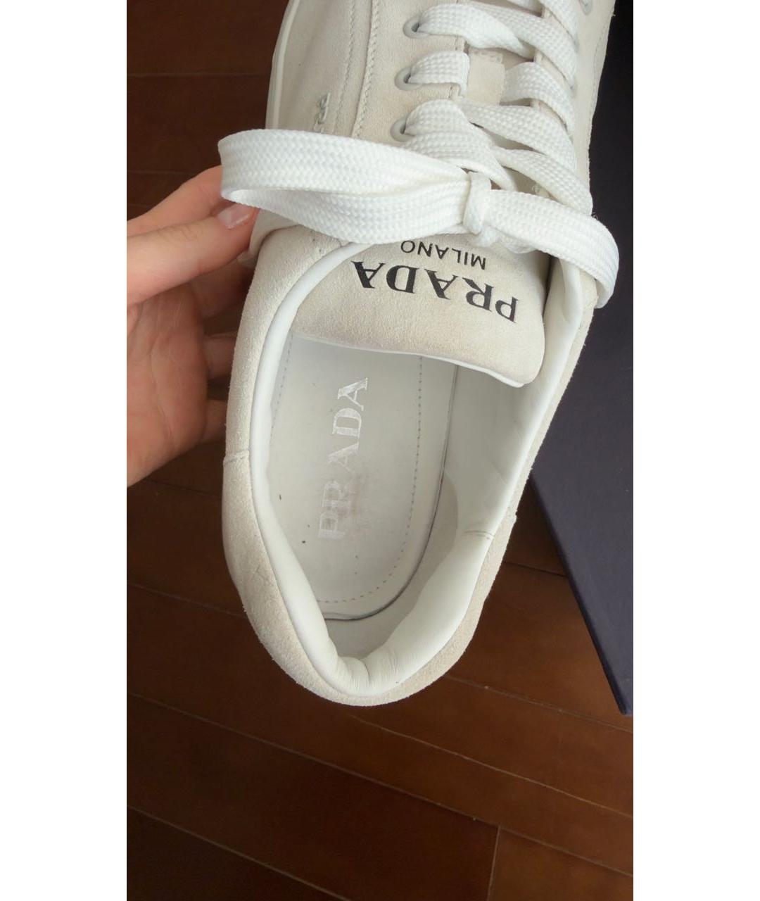 PRADA Бежевые замшевые низкие кроссовки / кеды, фото 5