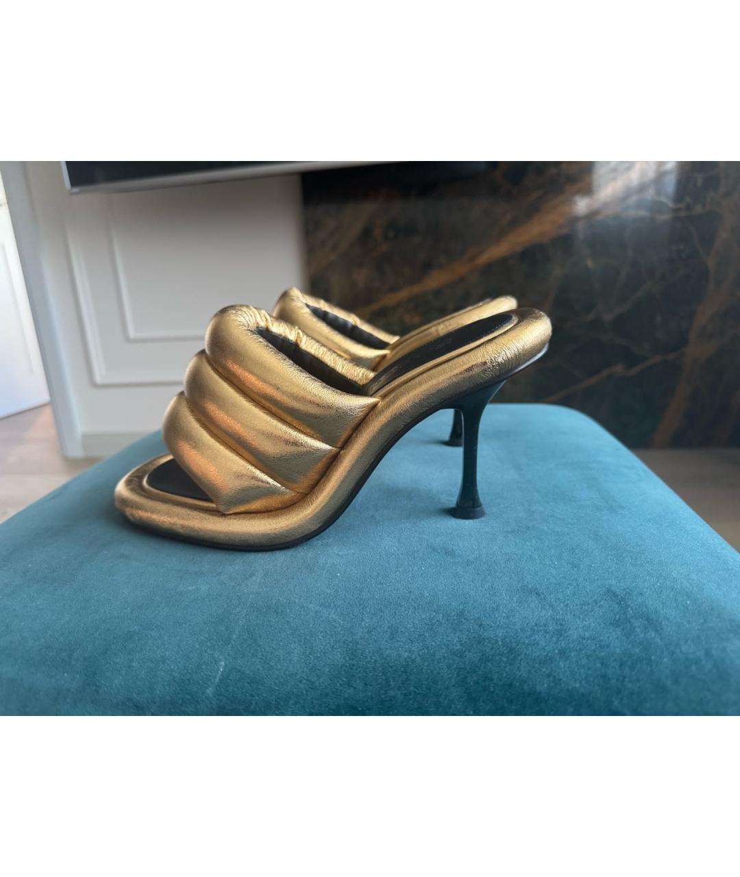 J.W.ANDERSON Золотые кожаные мюли, фото 5