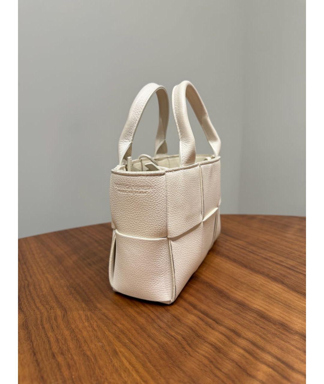 BOTTEGA VENETA Белая кожаная сумка с короткими ручками, фото 2