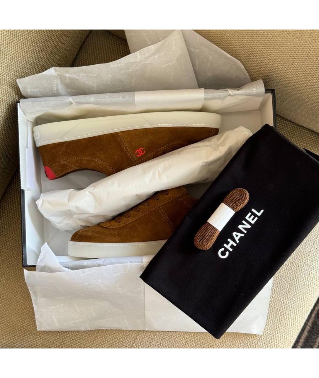 CHANEL Коричневые замшевые кеды, фото 4