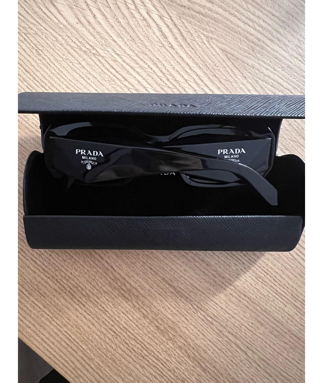 PRADA Черные пластиковые солнцезащитные очки, фото 2