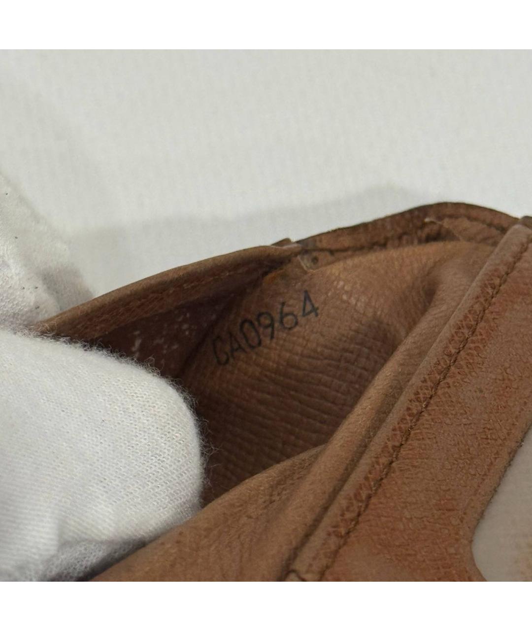 LOUIS VUITTON Коричневый кожаный кошелек, фото 7