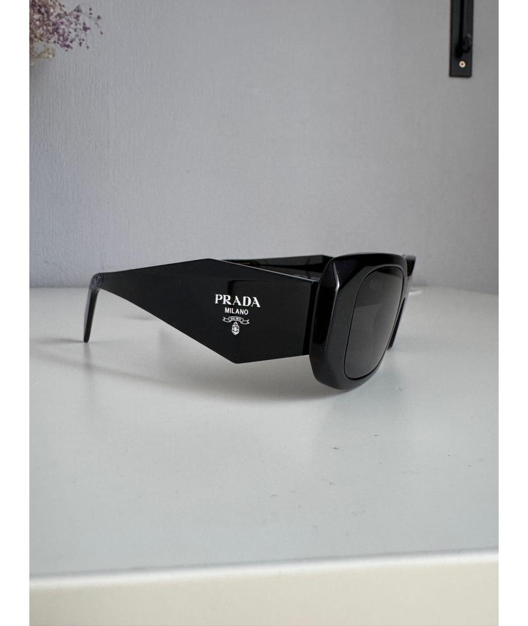 PRADA Черные пластиковые солнцезащитные очки, фото 2