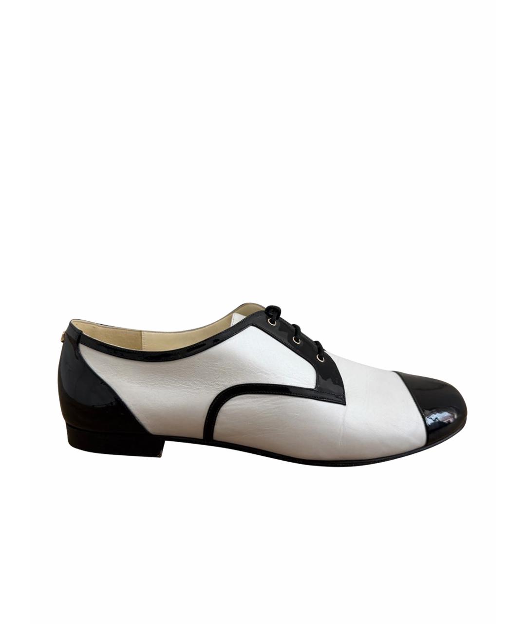 CHANEL Белые туфли из лакированной кожи, фото 1