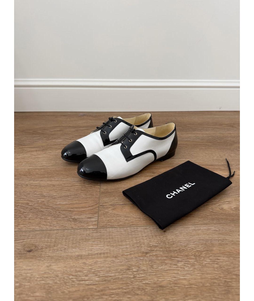 CHANEL Белые туфли из лакированной кожи, фото 6