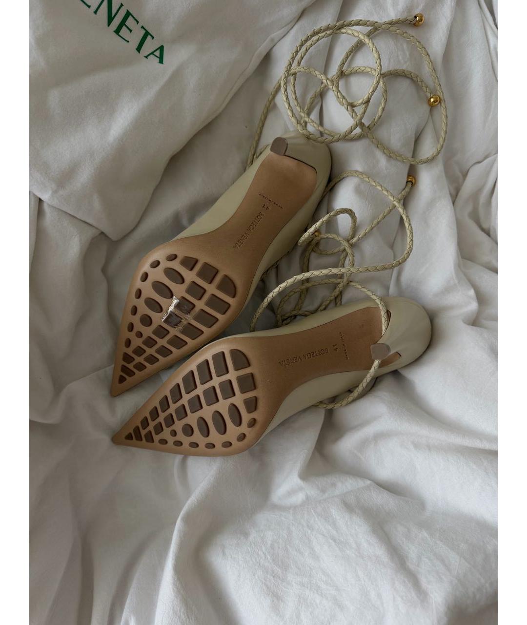 BOTTEGA VENETA Бежевые кожаные туфли, фото 2