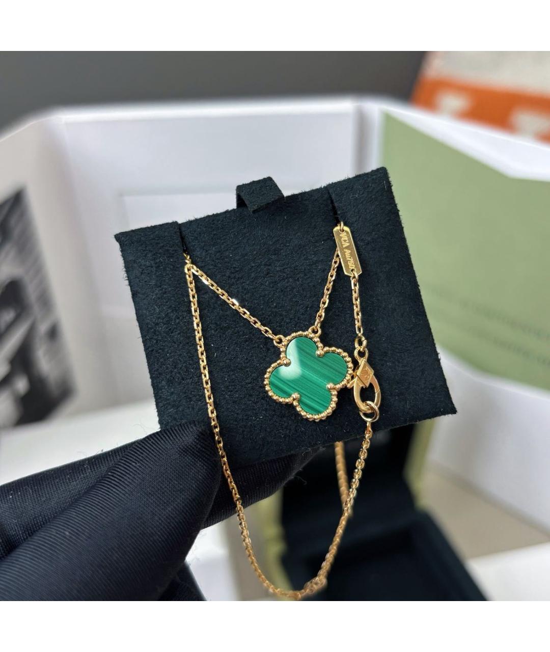 VAN CLEEF & ARPELS Зеленые колье из желтого золота, фото 3