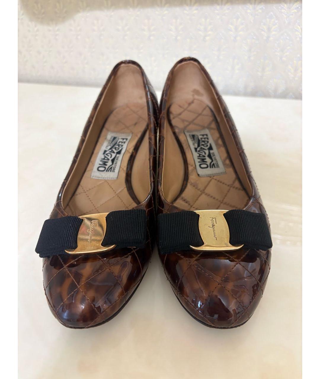 FERRAGAMO Коричневые туфли из лакированной кожи, фото 2