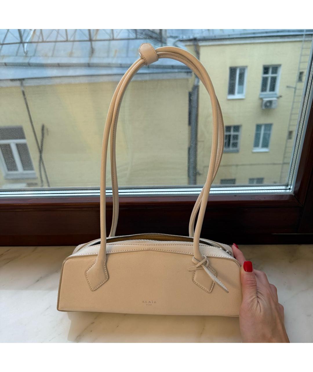 ALAIA Белая кожаная сумка с короткими ручками, фото 5