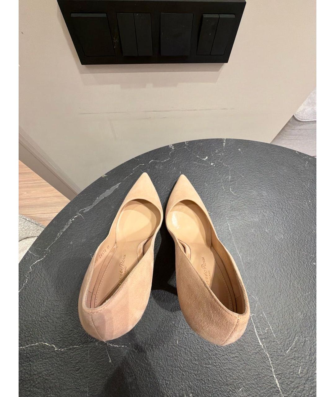 GIANVITO ROSSI Бежевые замшевые туфли, фото 3