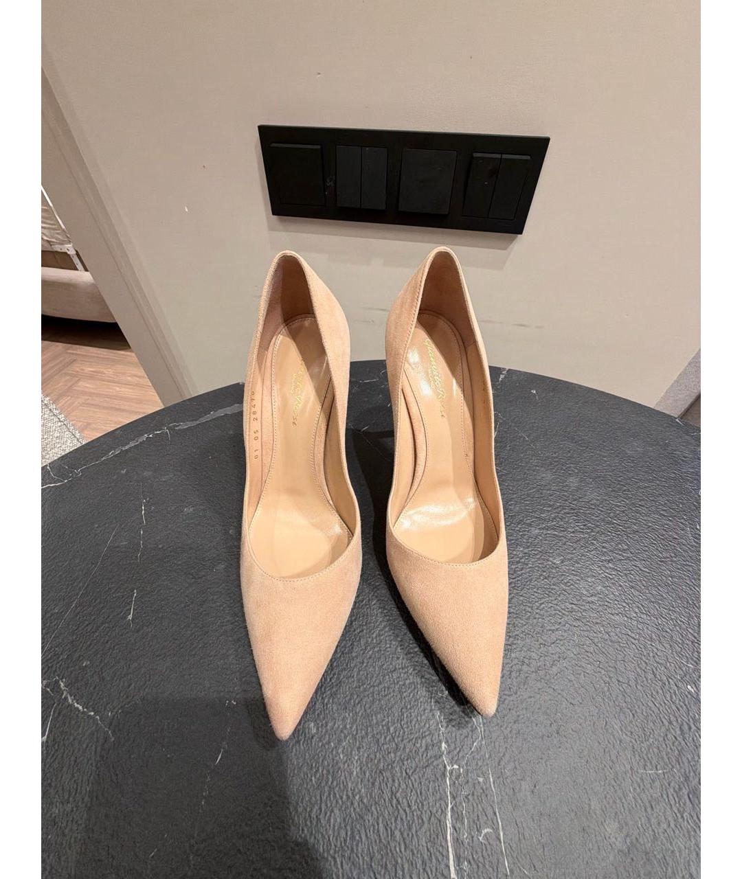 GIANVITO ROSSI Бежевые замшевые туфли, фото 2