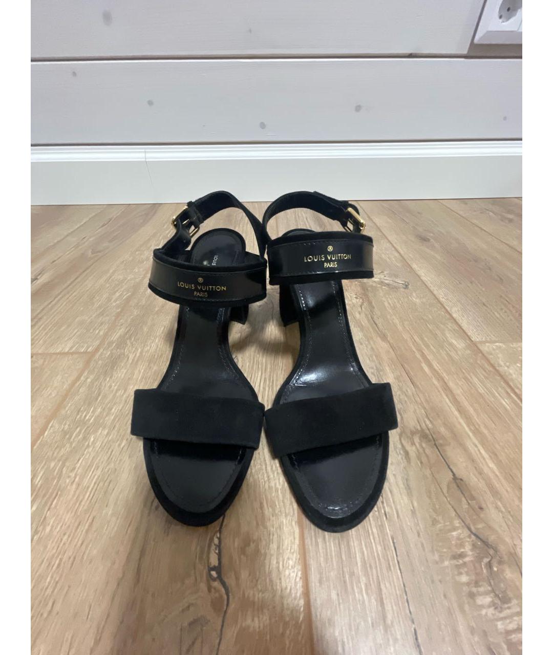 LOUIS VUITTON Черные замшевые босоножки, фото 2