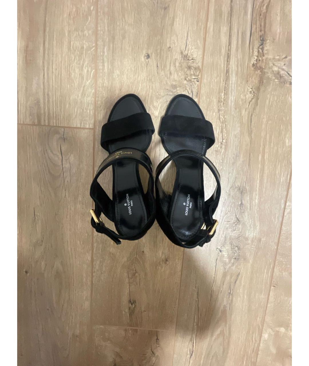 LOUIS VUITTON Черные замшевые босоножки, фото 3