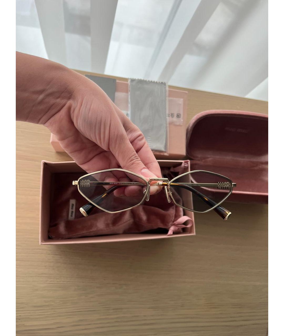 MIU MIU Золотые металлические солнцезащитные очки, фото 2