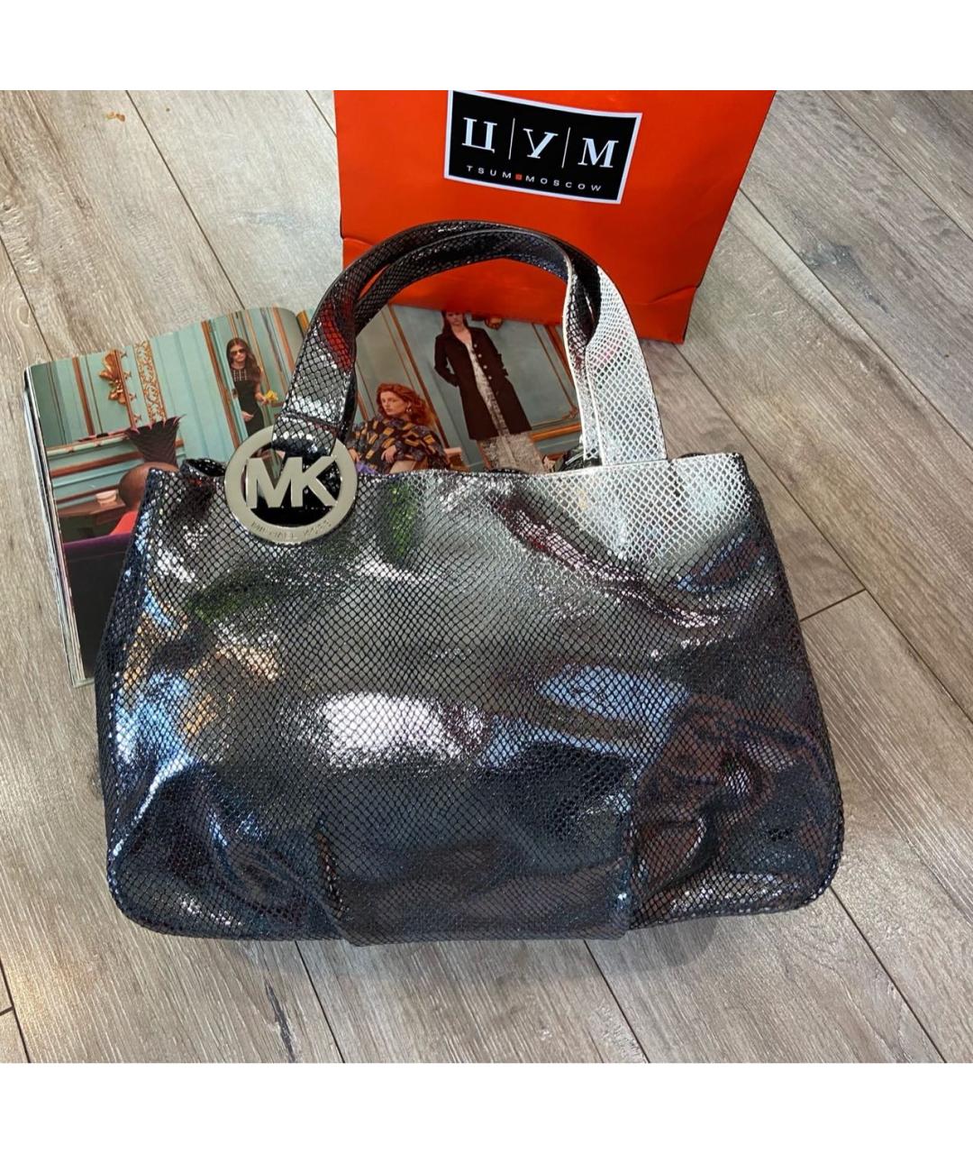 MICHAEL KORS Серебряная кожаная сумка с короткими ручками, фото 8