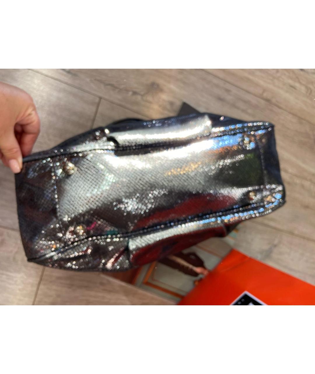 MICHAEL KORS Серебряная кожаная сумка с короткими ручками, фото 6