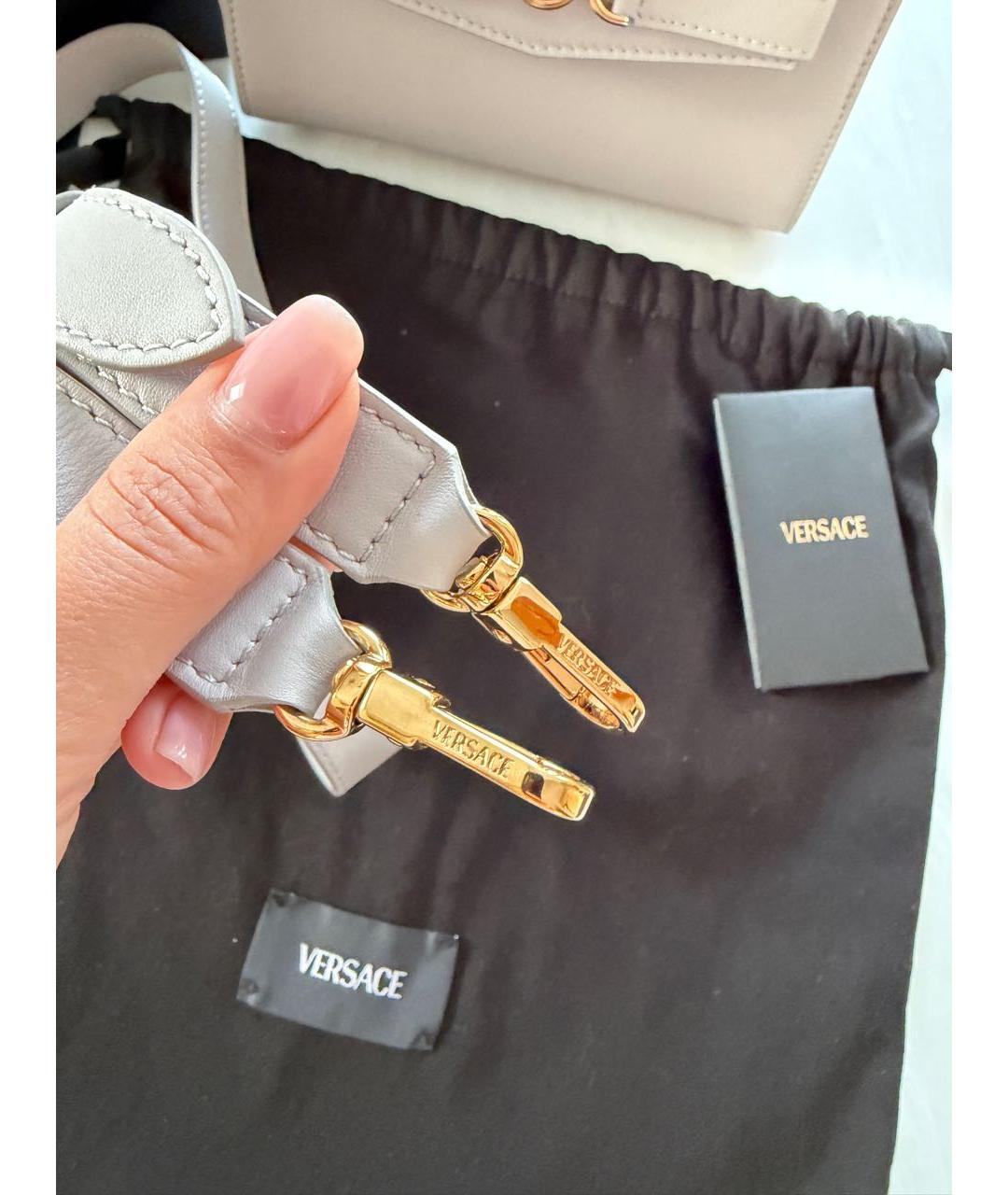VERSACE Серая кожаная сумка с короткими ручками, фото 6