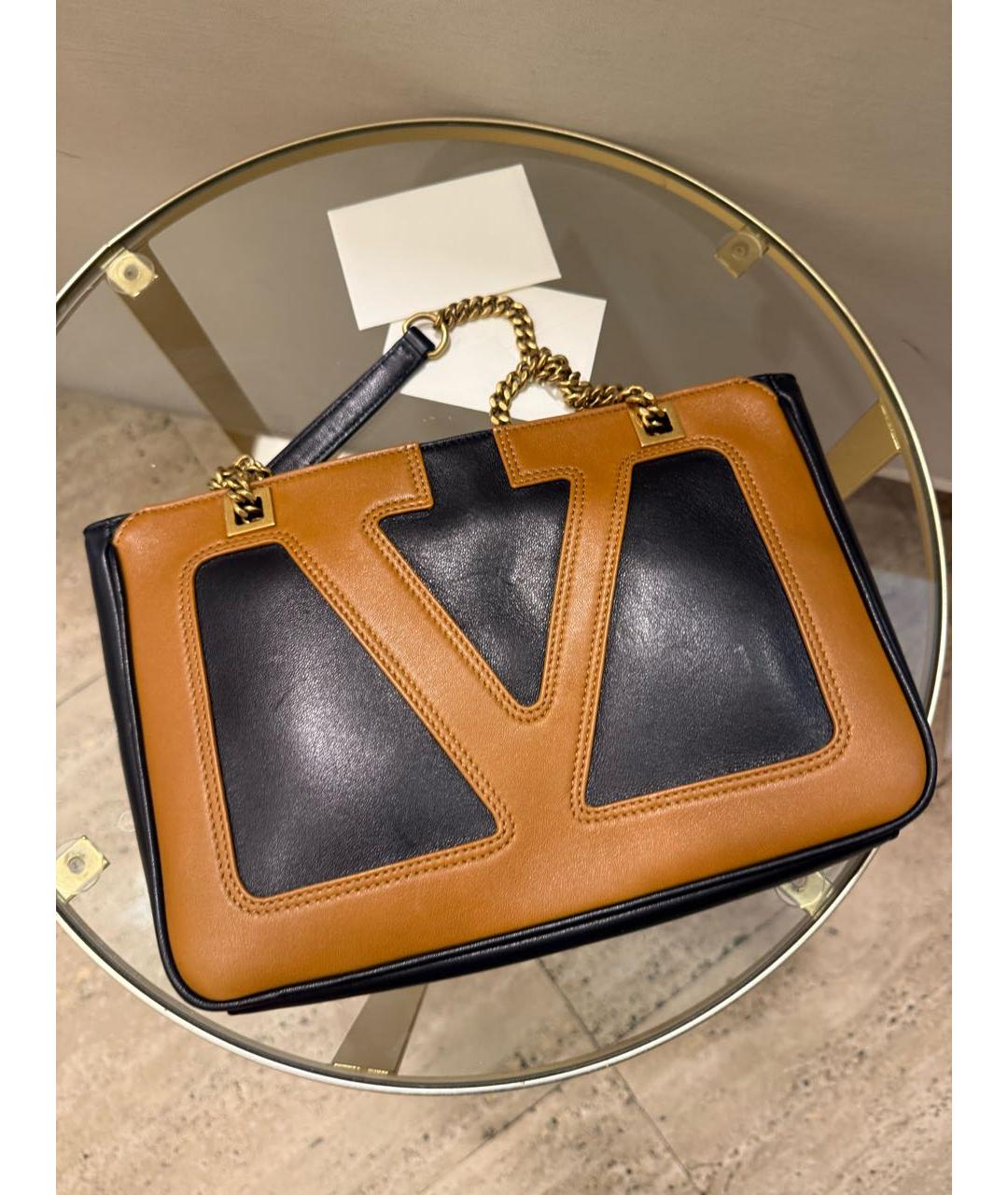 VALENTINO Бежевая кожаная сумка с короткими ручками, фото 2