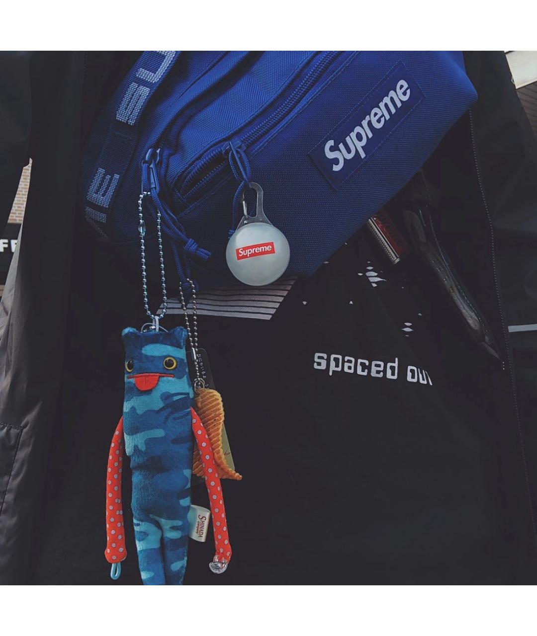 SUPREME Белый брелок, фото 5