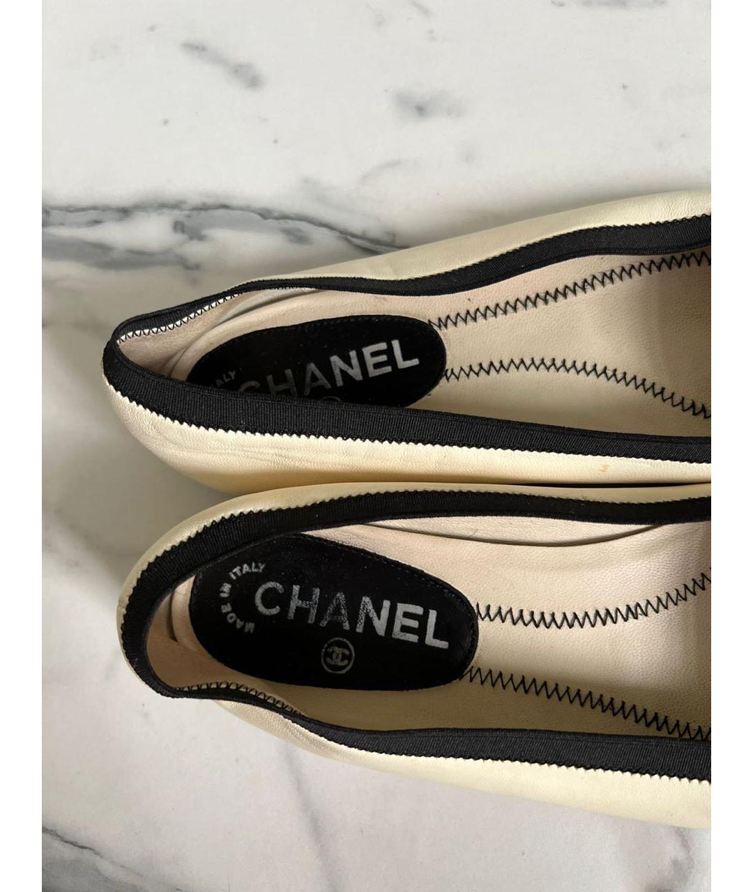 CHANEL Бежевые кожаные балетки, фото 3