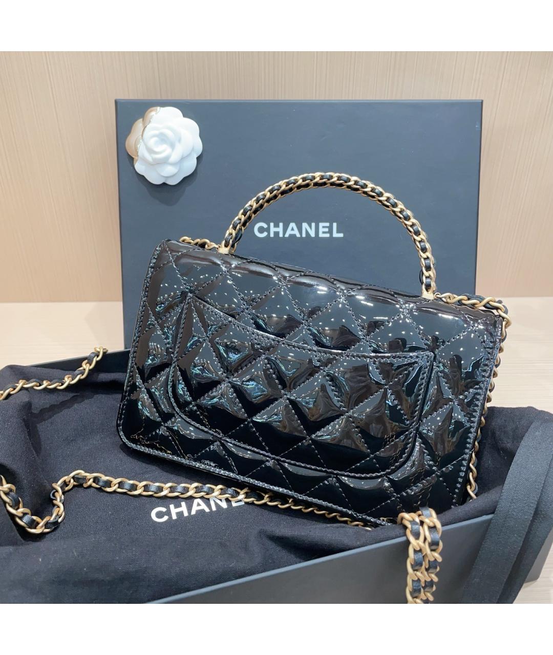 CHANEL Черная сумка через плечо из лакированной кожи, фото 4