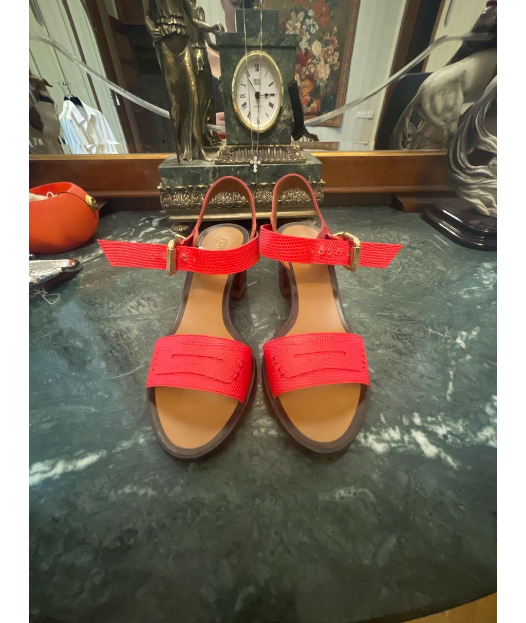 FENDI Красные босоножки из экзотической кожи, фото 2